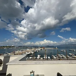 https://urla-marin-otel.hotelsofizmir.com